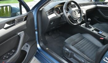 Volkswagen Passat full