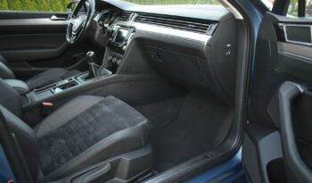 Volkswagen Passat full