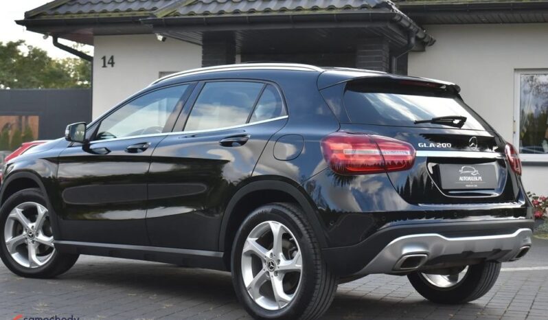 Mercedes-Benz GLA 200 AMG Line full