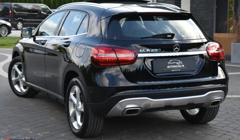 Mercedes-Benz GLA 200 AMG Line full