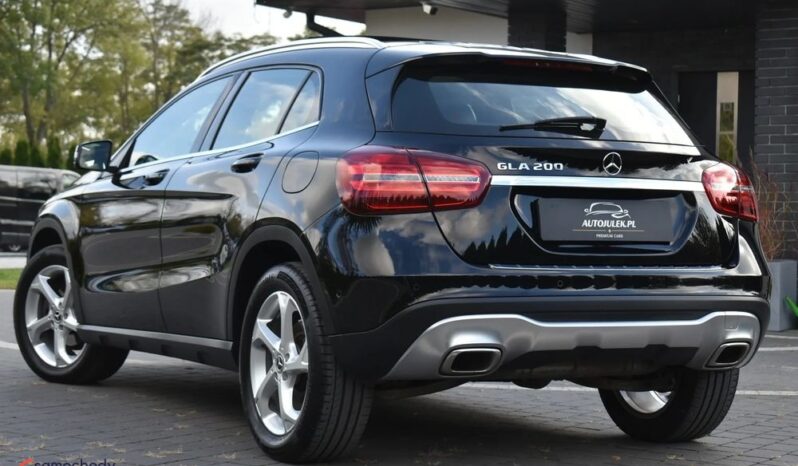 Mercedes-Benz GLA 200 AMG Line full