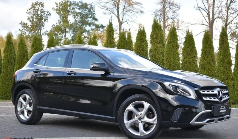 Mercedes-Benz GLA 200 AMG Line full