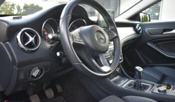 Mercedes-Benz GLA 200 AMG Line full