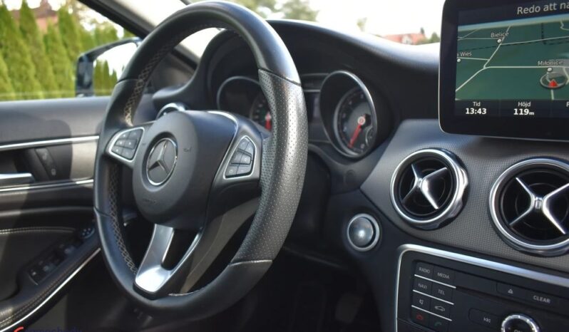 Mercedes-Benz GLA 200 AMG Line full