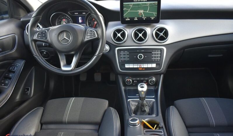 Mercedes-Benz GLA 200 AMG Line full