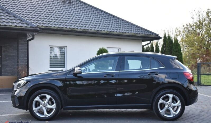 Mercedes-Benz GLA 200 AMG Line full