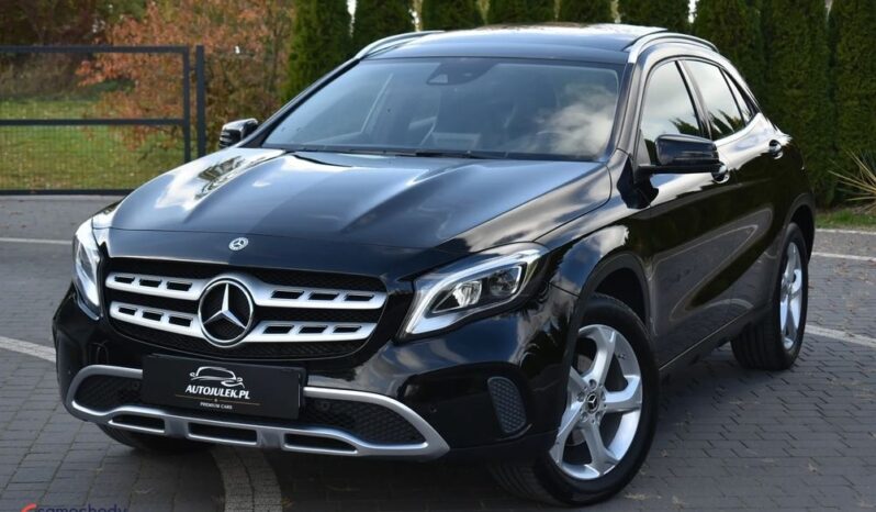 Mercedes-Benz GLA 200 AMG Line full