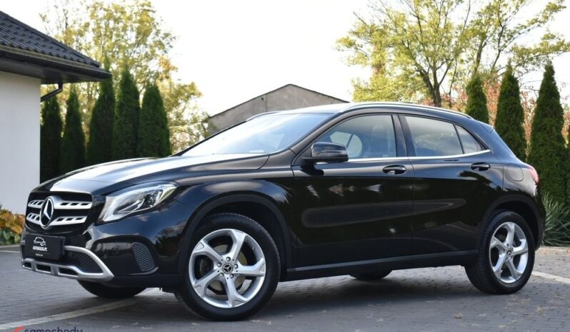 Mercedes-Benz GLA 200 AMG Line full