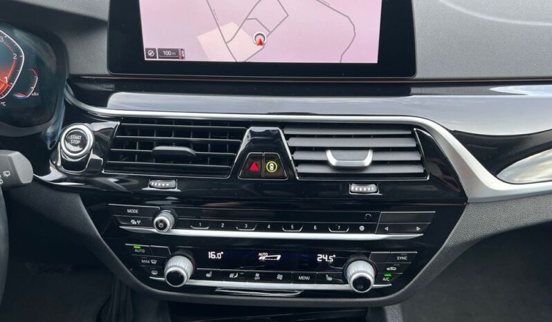 BMW Seria 5 520d Touring Sport Line NAVI KAMERA WIRTUALNE ZEGARY PÓŁSKÓRA SERWISOWANA BEZWYPADKOWA GWARANCJA full