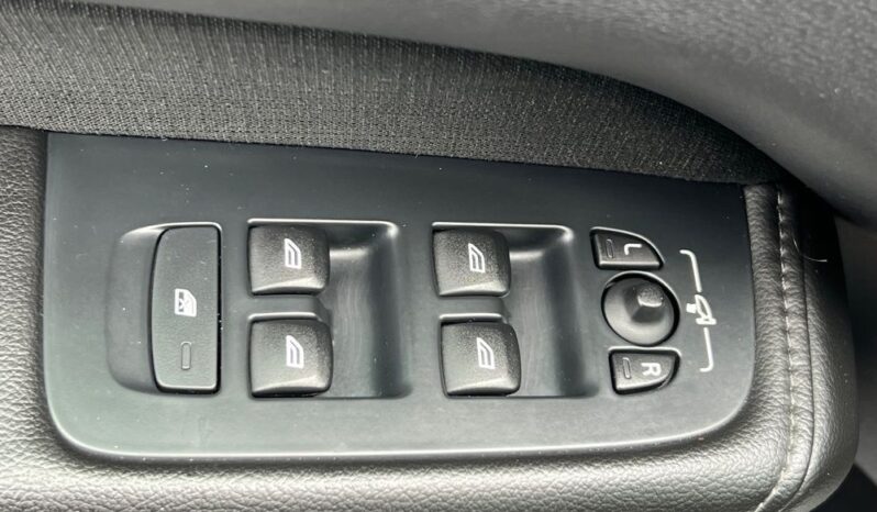 Volvo XC 60 T5 Geartronic Momentum Pro FULL LED NAVI PÓŁSKÓRA GRZANE FOTELE ALU 19 SERWISOWANY GWARANCJA full