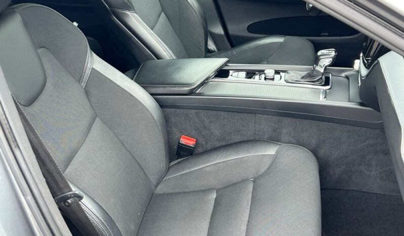 Volvo XC 60 T5 Geartronic Momentum Pro FULL LED NAVI PÓŁSKÓRA GRZANE FOTELE ALU 19 SERWISOWANY GWARANCJA full