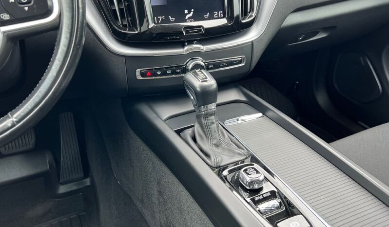 Volvo XC 60 T5 Geartronic Momentum Pro FULL LED NAVI PÓŁSKÓRA GRZANE FOTELE ALU 19 SERWISOWANY GWARANCJA full