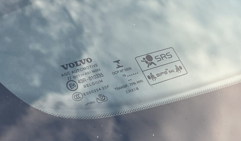 VOLVO XC40 MOMENTUM SKÓRA NAVI TEMPOMAT GRZANE FOTELE SERWISOWANY I WŁAŚCICIEL GWARANCJA full