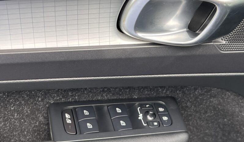 VOLVO XC40 MOMENTUM SKÓRA NAVI TEMPOMAT GRZANE FOTELE SERWISOWANY I WŁAŚCICIEL GWARANCJA full