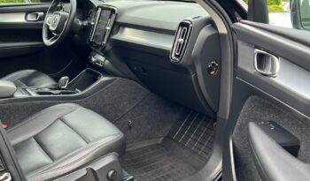 VOLVO XC40 MOMENTUM SKÓRA NAVI TEMPOMAT GRZANE FOTELE SERWISOWANY I WŁAŚCICIEL GWARANCJA full