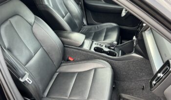 VOLVO XC40 MOMENTUM SKÓRA NAVI TEMPOMAT GRZANE FOTELE SERWISOWANY I WŁAŚCICIEL GWARANCJA full