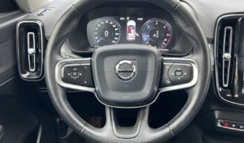 VOLVO XC40 MOMENTUM SKÓRA NAVI TEMPOMAT GRZANE FOTELE SERWISOWANY I WŁAŚCICIEL GWARANCJA full