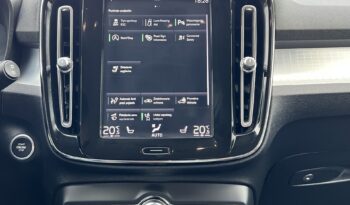 VOLVO XC40 MOMENTUM SKÓRA NAVI TEMPOMAT GRZANE FOTELE SERWISOWANY I WŁAŚCICIEL GWARANCJA full