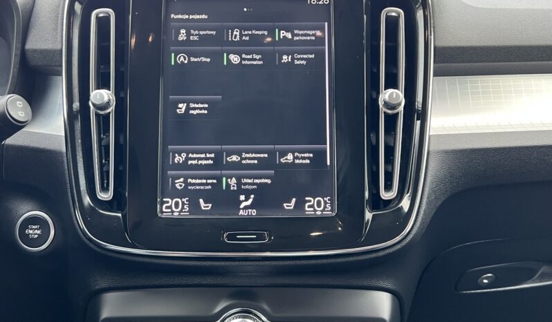 VOLVO XC40 MOMENTUM SKÓRA NAVI TEMPOMAT GRZANE FOTELE SERWISOWANY I WŁAŚCICIEL GWARANCJA full