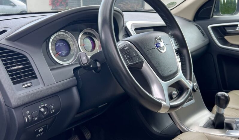 Volvo XC 60 D4 Summum BIXENON SKÓRA PDC ALU18 GRZANE FOTELE SERWISOWANY BEZWYPADKOWY full