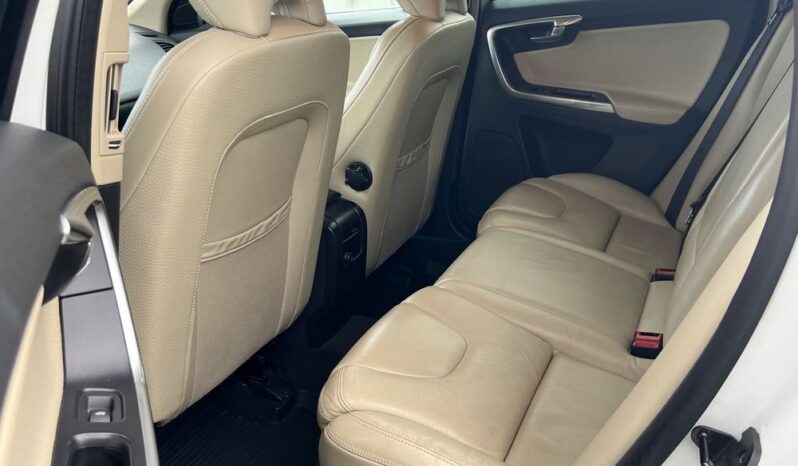 Volvo XC 60 D4 Summum BIXENON SKÓRA PDC ALU18 GRZANE FOTELE SERWISOWANY BEZWYPADKOWY full