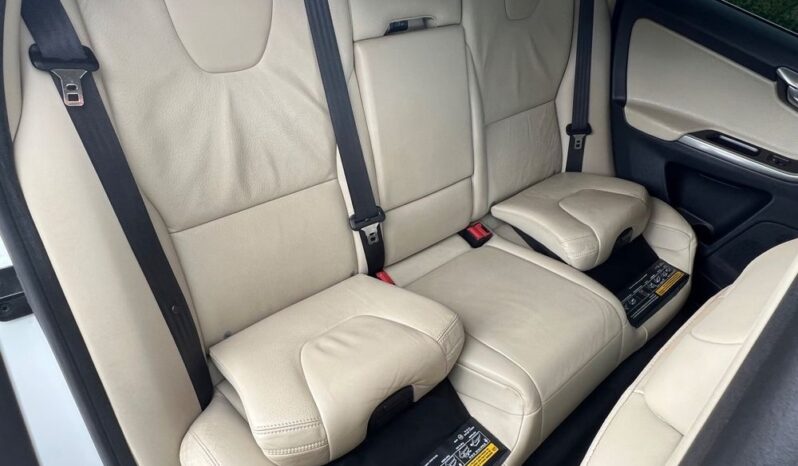 Volvo XC 60 D4 Summum BIXENON SKÓRA PDC ALU18 GRZANE FOTELE SERWISOWANY BEZWYPADKOWY full