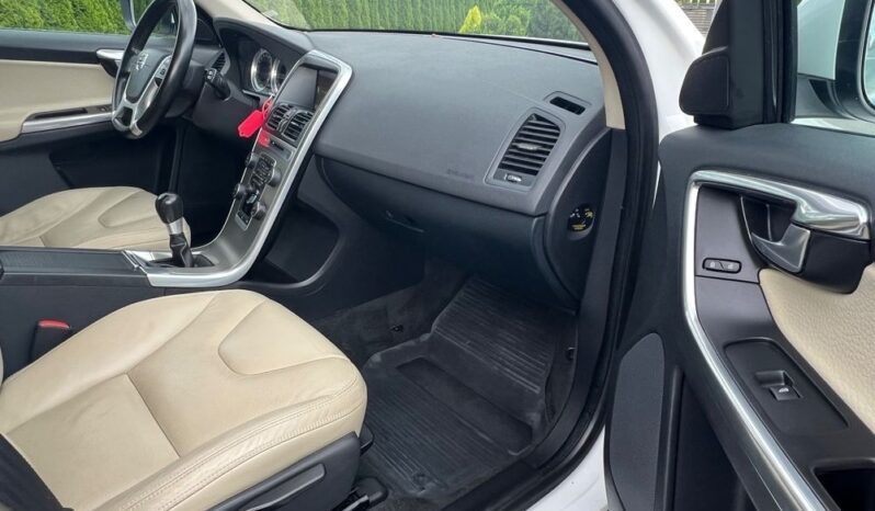 Volvo XC 60 D4 Summum BIXENON SKÓRA PDC ALU18 GRZANE FOTELE SERWISOWANY BEZWYPADKOWY full