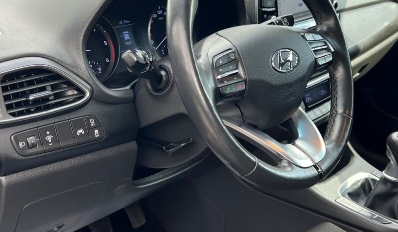Hyundai i30 1.6 CRDI LIFT NAVI KAMERA KLIMATRONIK GRZANE FOTELE I KIEROWNICA SERWISOWANY 100% BEZWYPADKOWY GWARANCJA full