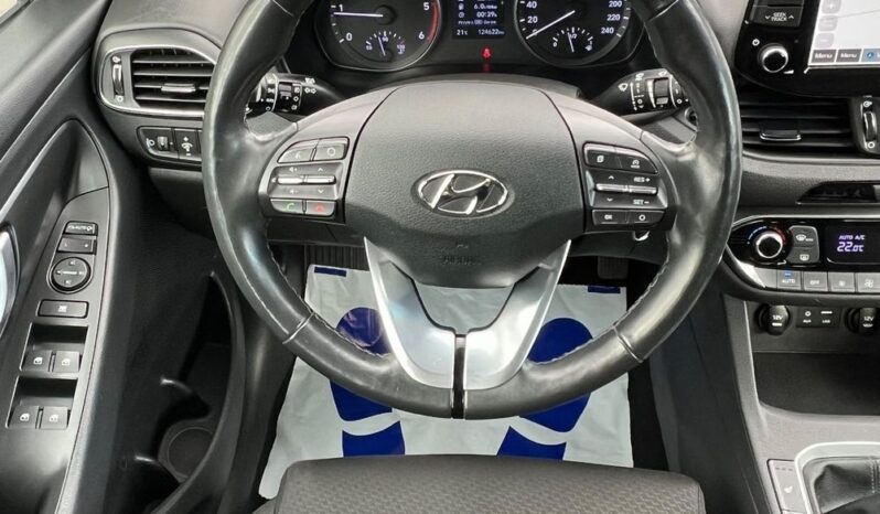 Hyundai i30 1.6 CRDI LIFT NAVI KAMERA KLIMATRONIK GRZANE FOTELE I KIEROWNICA SERWISOWANY 100% BEZWYPADKOWY GWARANCJA full