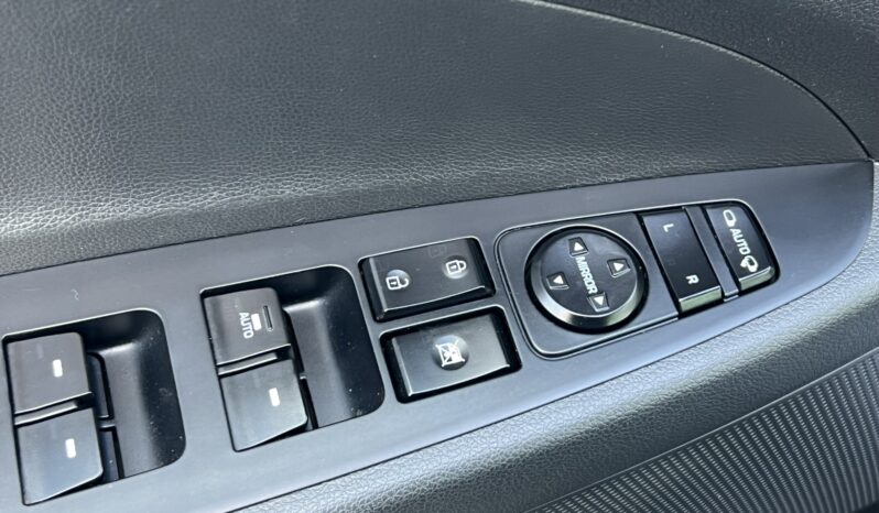 HYUNDAI TUCSON 1.7CRDI 141KM AUTOMAT NAVI KAMERA GRZANE FOTELE SERWISOWANY BEZWYPADKOWY GWARANCJA ZAREJESTROWANY full
