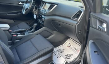 HYUNDAI TUCSON 1.7CRDI 141KM AUTOMAT NAVI KAMERA GRZANE FOTELE SERWISOWANY BEZWYPADKOWY GWARANCJA ZAREJESTROWANY full