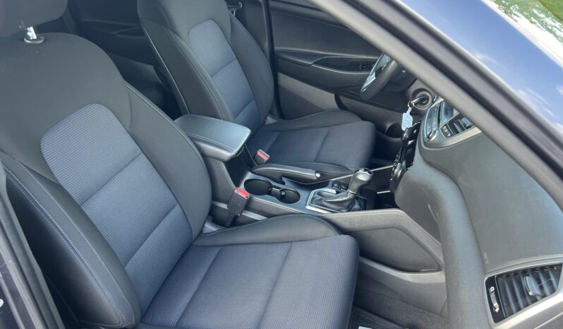 HYUNDAI TUCSON 1.7CRDI 141KM AUTOMAT NAVI KAMERA GRZANE FOTELE SERWISOWANY BEZWYPADKOWY GWARANCJA ZAREJESTROWANY full